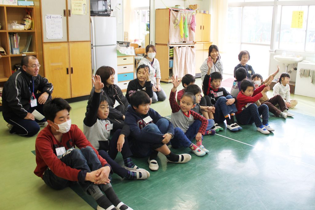 等身大の自分を描こう！ワークショップ – 横浜市立名瀬小学校 – こども
